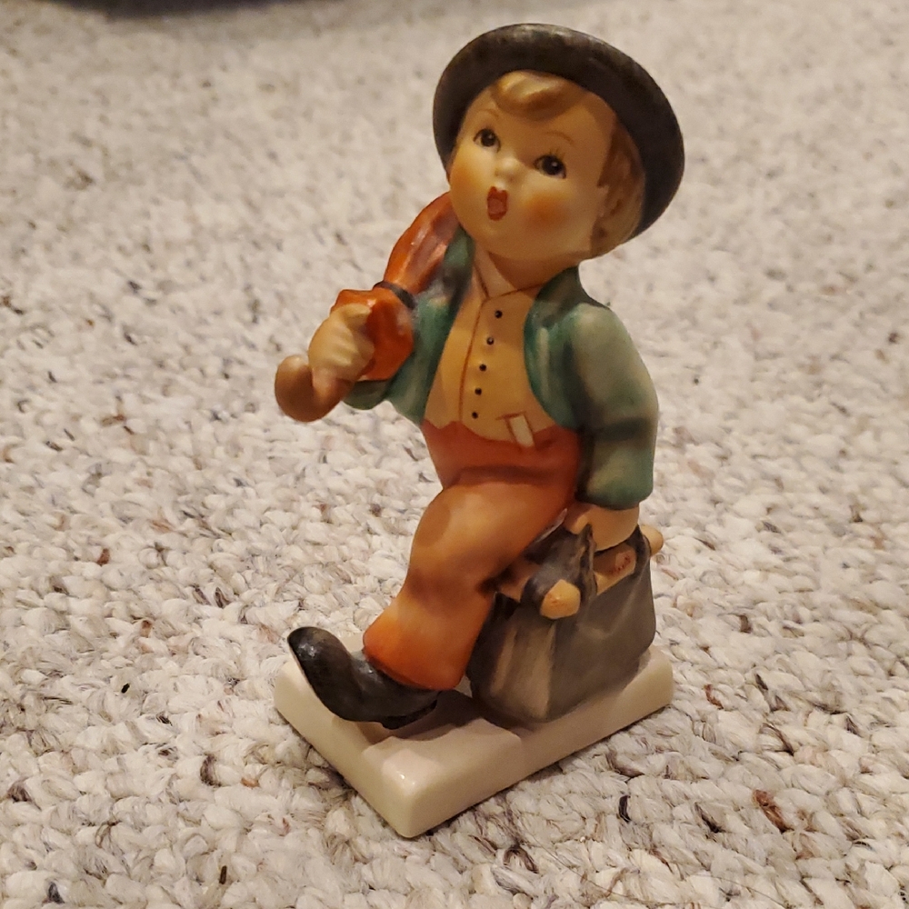 Hummel Merry Wanderer Figurine